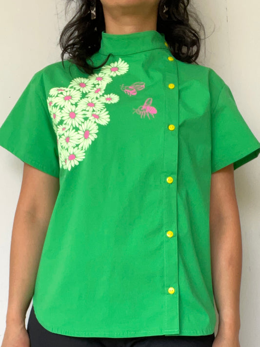 Blusa Abotonada Abejas Corta