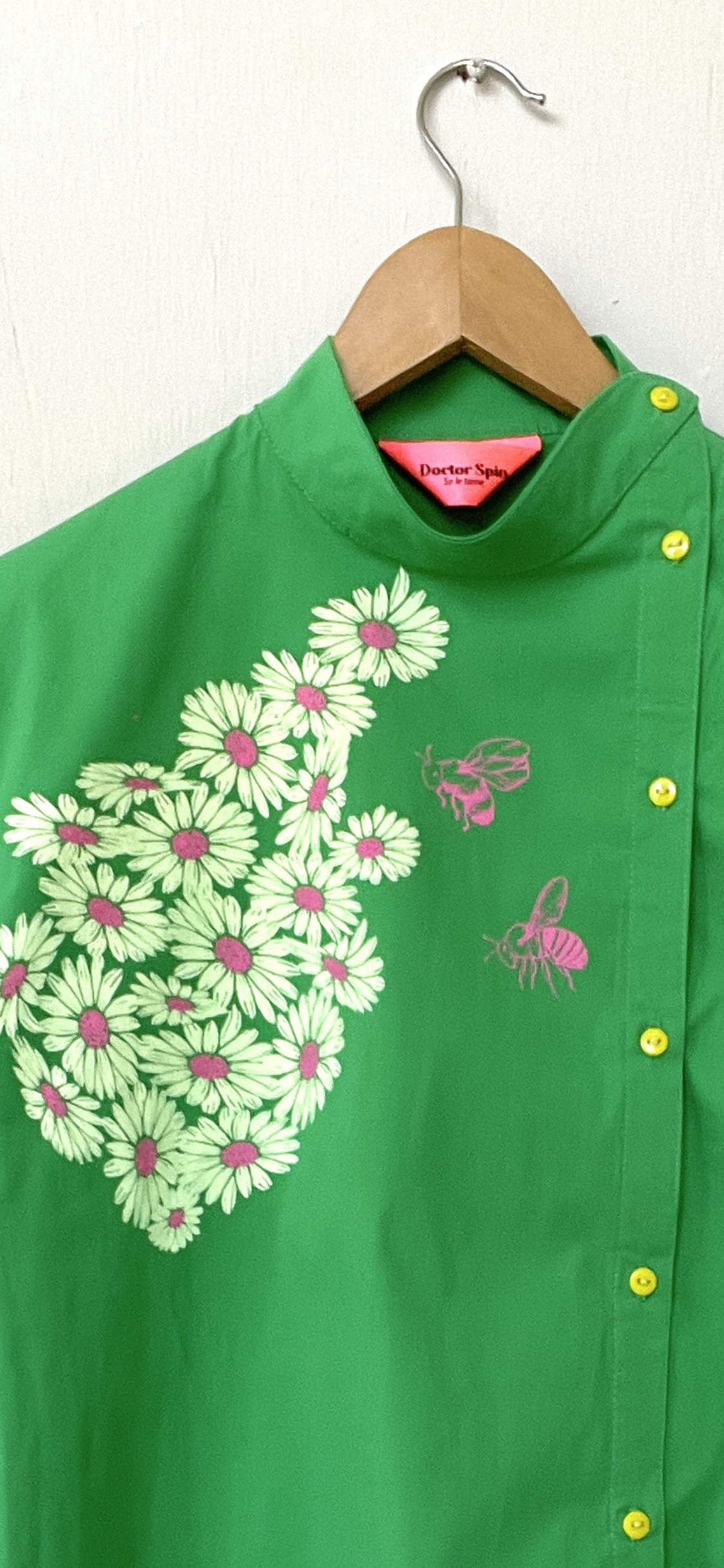 Blusa Abotonada Abejas Corta