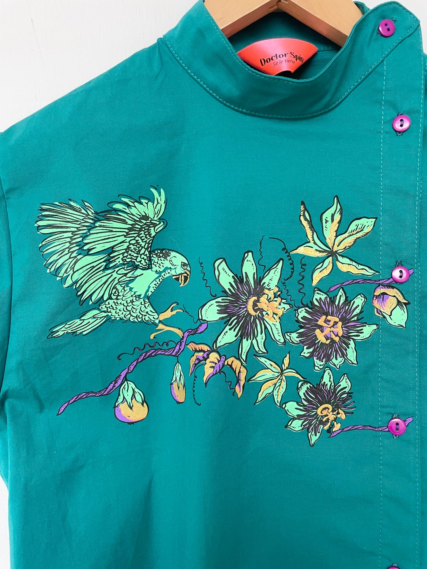 Blusa Abotonada Corta Flor de Maracuyá