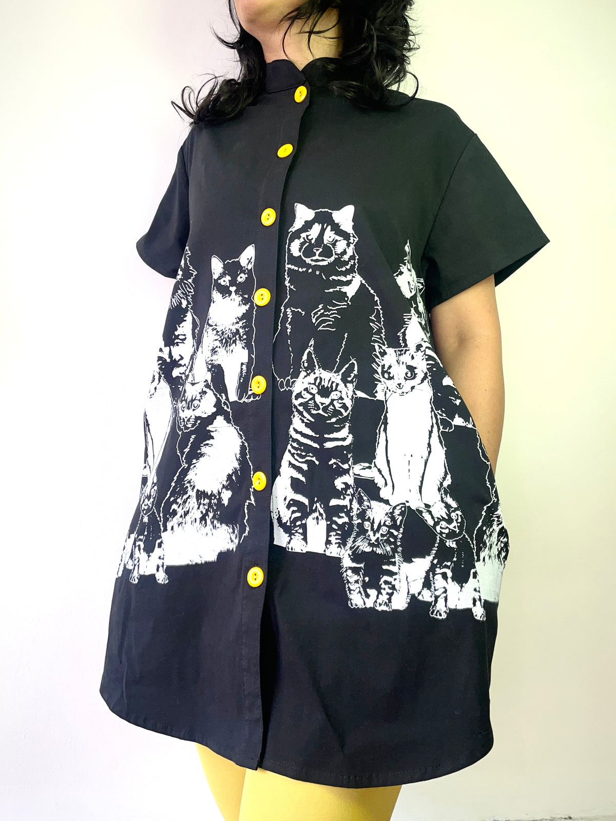 Blusa Bacana Gatos botones amarillos