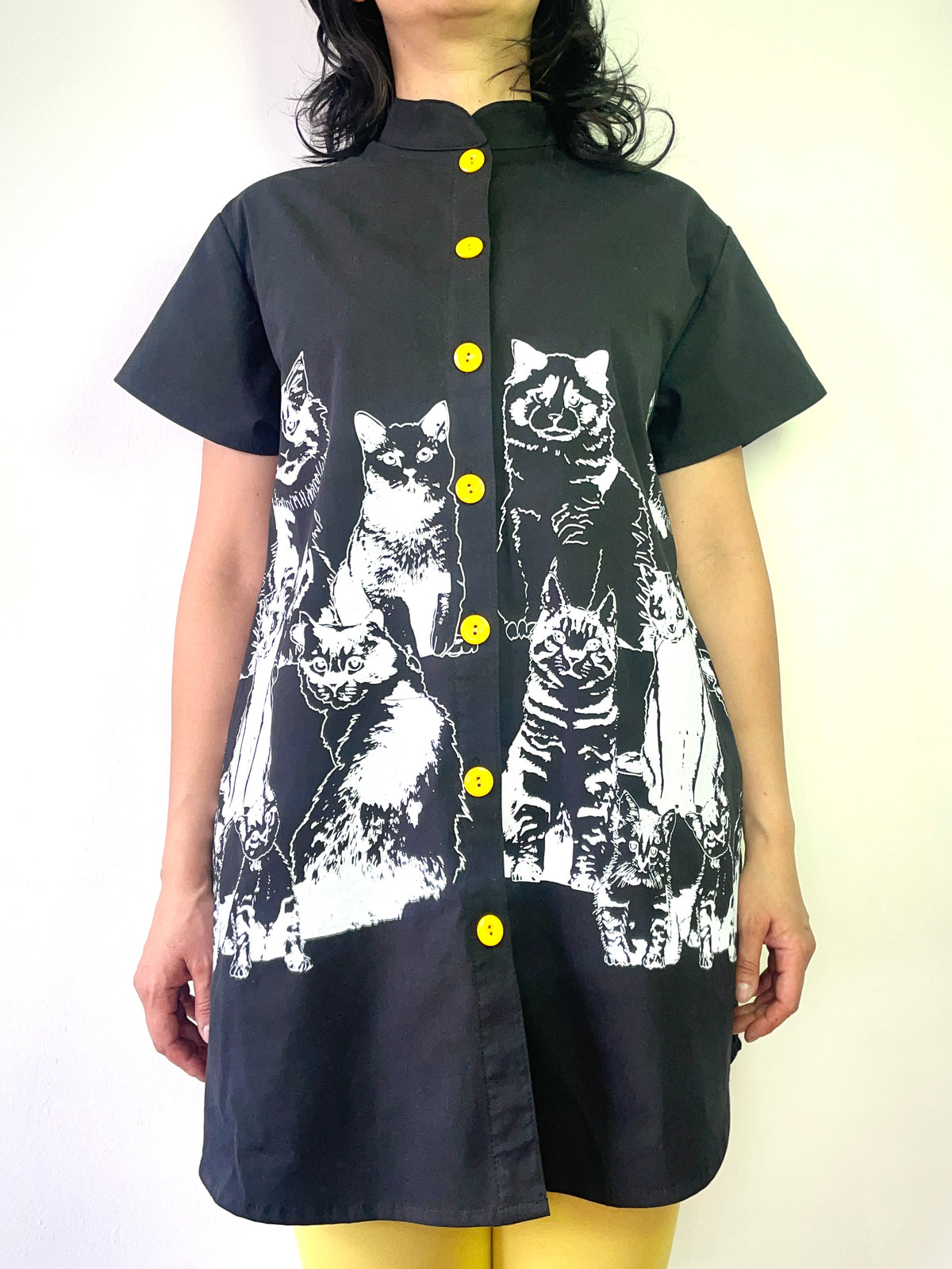 Blusa Bacana Gatos botones amarillos