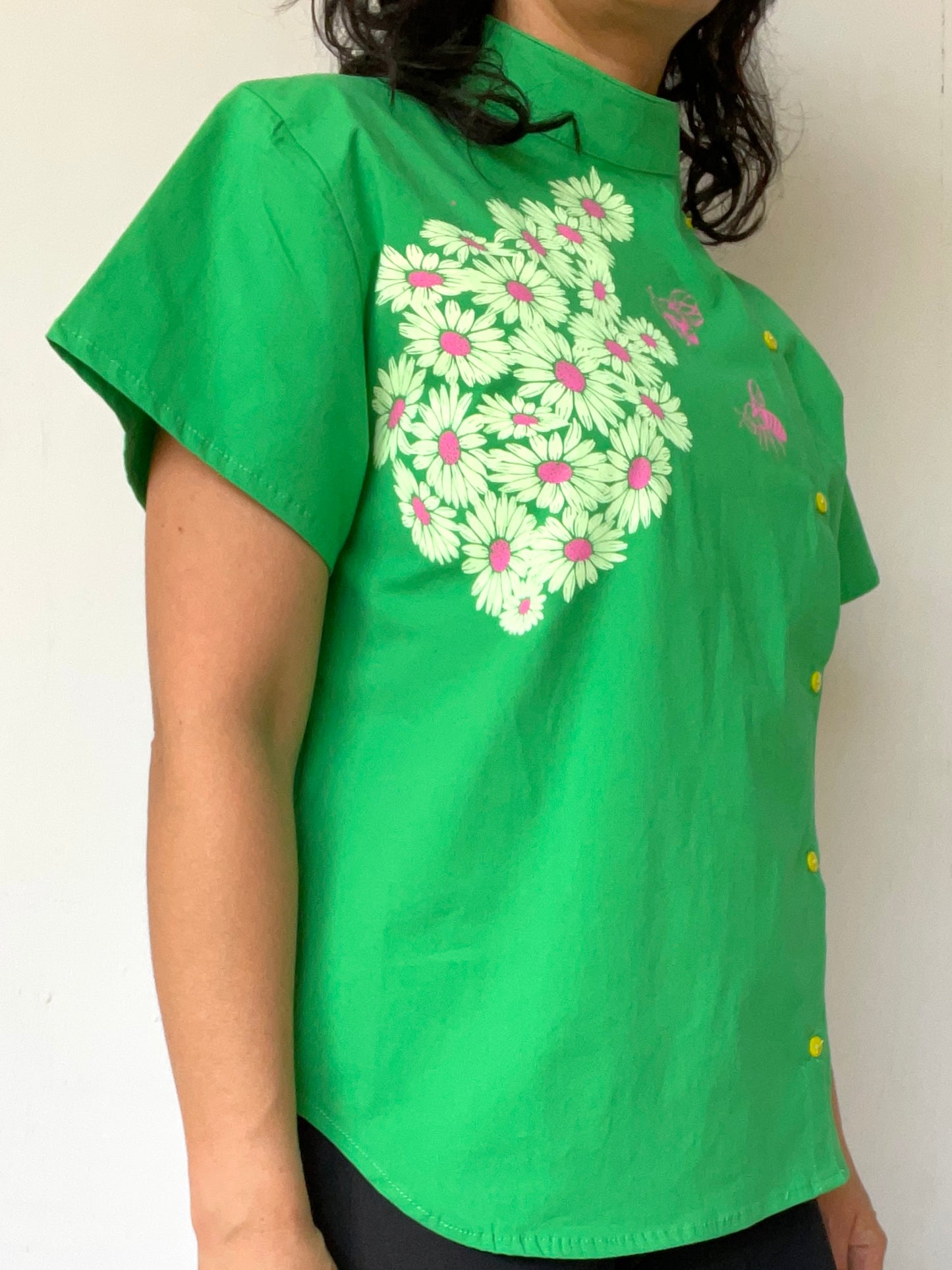 Blusa Abotonada Abejas Corta