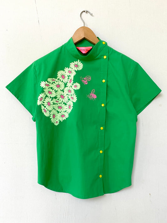 Blusa Abotonada Abejas Corta